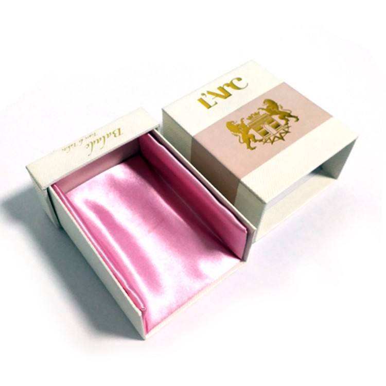 粉色色丁布内托香水盒
